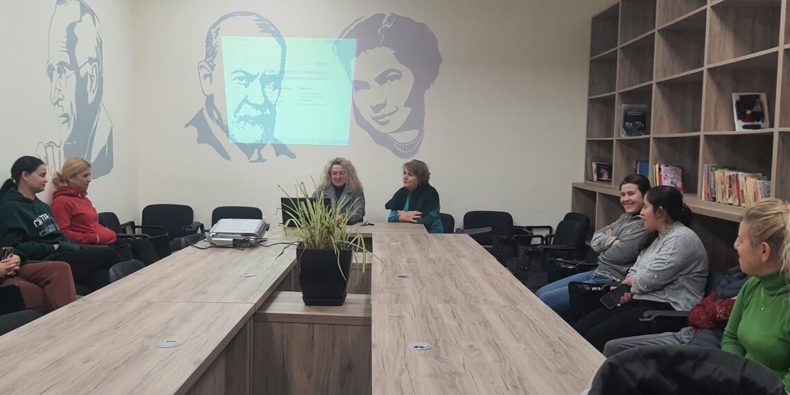 Roli i ndjekjes dhe mbështetjes së fëmijëspranë zonës së mbulimit