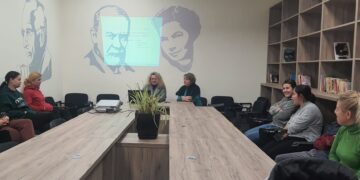 Roli i ndjekjes dhe mbështetjes së fëmijëspranë zonës së mbulimit